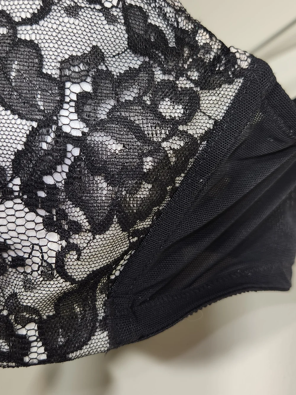 Black & White Lace Underwire Bra 40DDD
